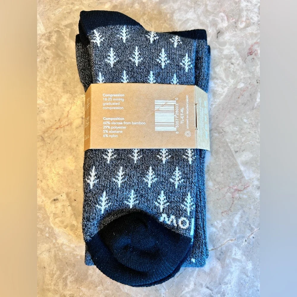 Wellow Compression Knee Socks - NWT Size: XL